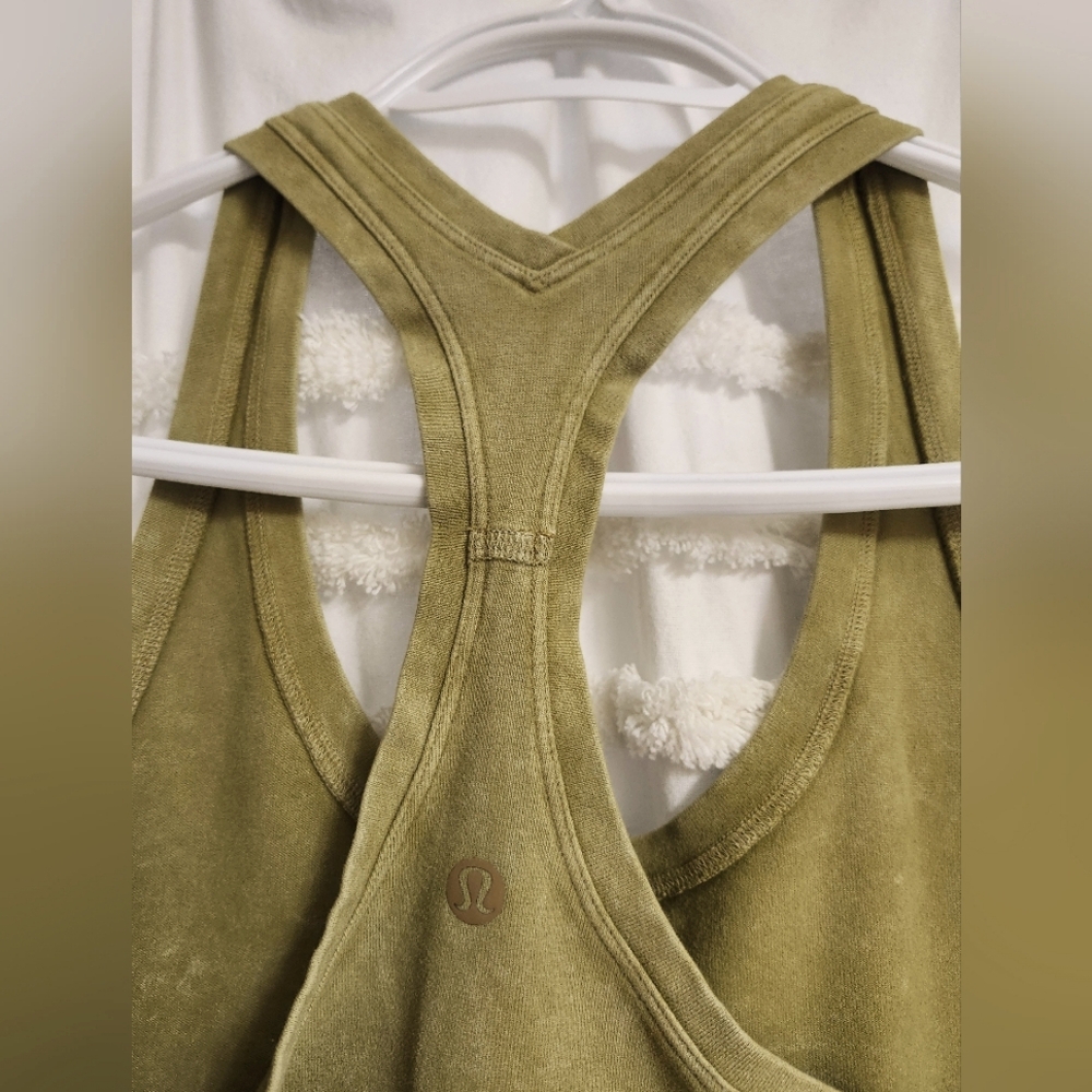 Amazing Vintage lululemon tank top! Size small. Final Price Cut.